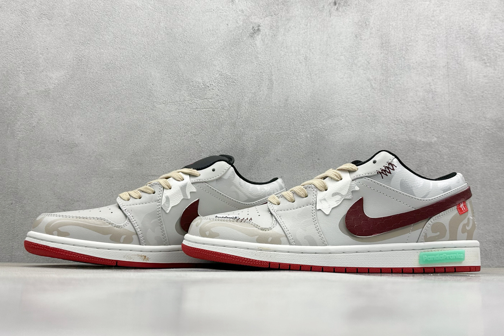  终端放店
FS版 Air Jordan 1 游龙则灵 酣春 米灰红
此款围绕熊猫惡作剧CNY主题设计，