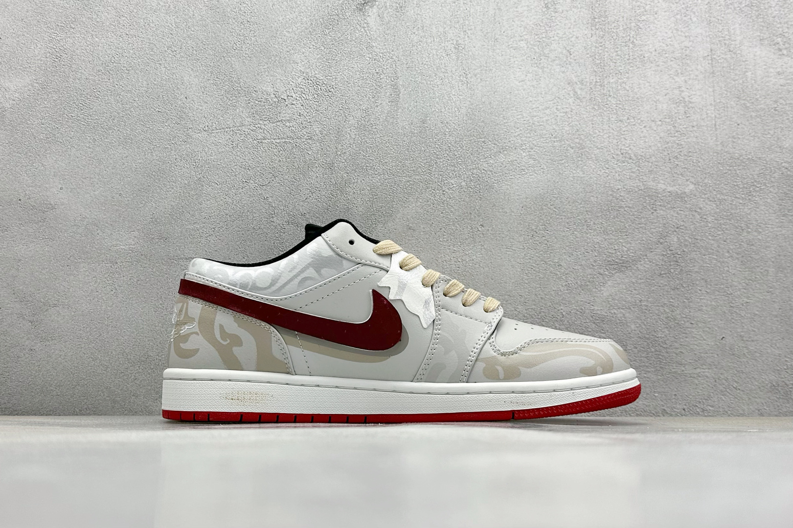  终端放店
FS版 Air Jordan 1 游龙则灵 酣春 米灰红
此款围绕熊猫惡作剧CNY主题设计，