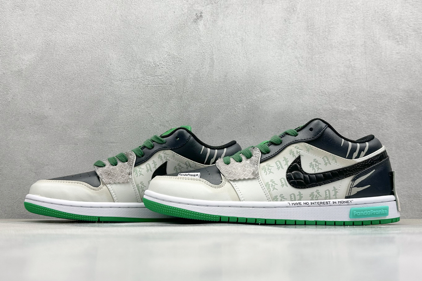  终端放店
FS版 Air Jordan 1 Retro Low 熊猫恶作剧 CNY 龙年限定 游龙则灵