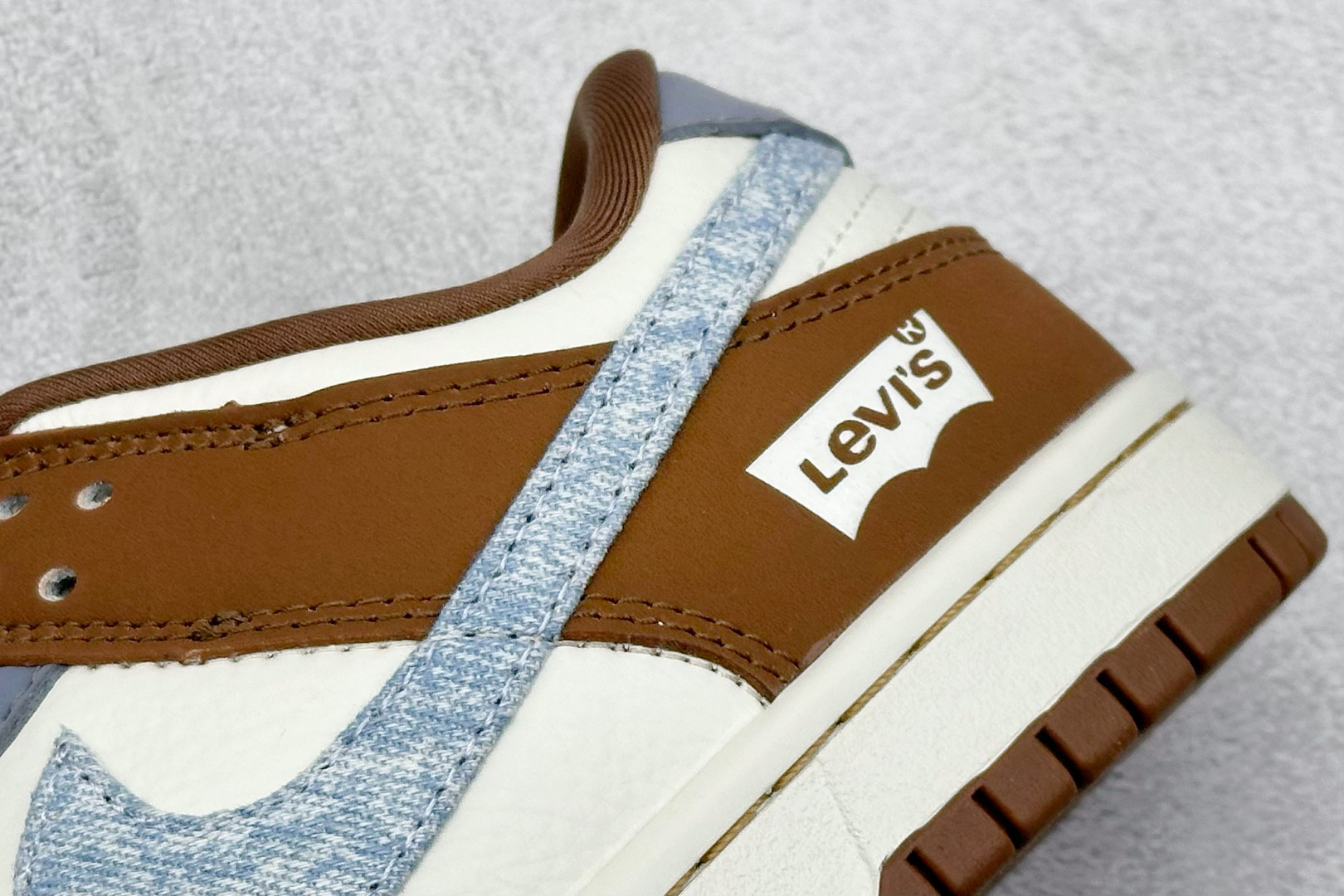  终端放店
XC版 Nike SB Dunk Low Levis联名
纯原大厂出品 极力推荐
原装头层材