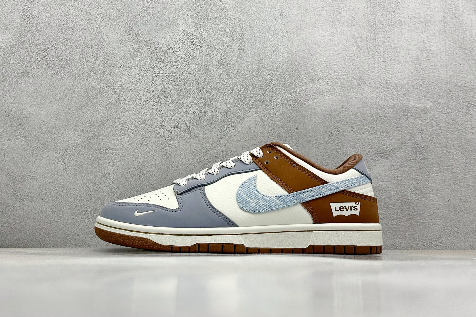  终端放店
XC版 Nike SB Dunk Low Levis联名
纯原大厂出品 极力推荐
原装头层材