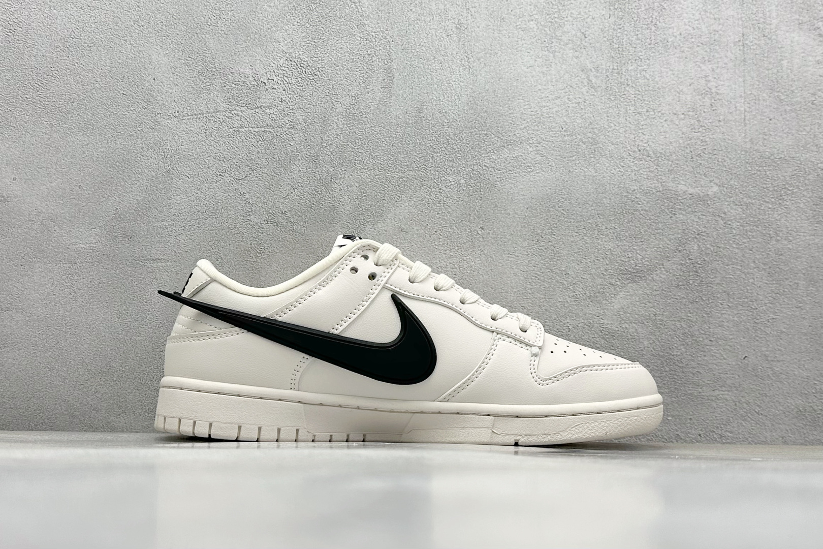 XC版 Nike SB Dunk Low x AMBUSH x BAPE 米白黑大钩 XX2025-998