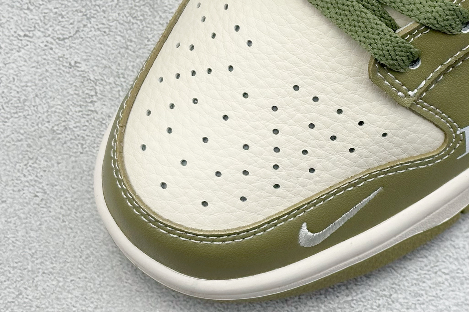  终端放店
XC版 Nike SB Dunk Low 迪奥系列 涂鸦绿勾 周年高端定制 低帮休闲板鞋
