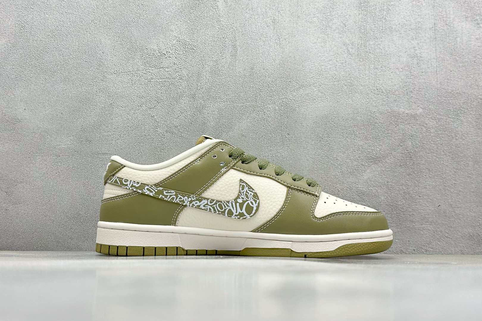  终端放店
XC版 Nike SB Dunk Low 迪奥系列 涂鸦绿勾 周年高端定制 低帮休闲板鞋
