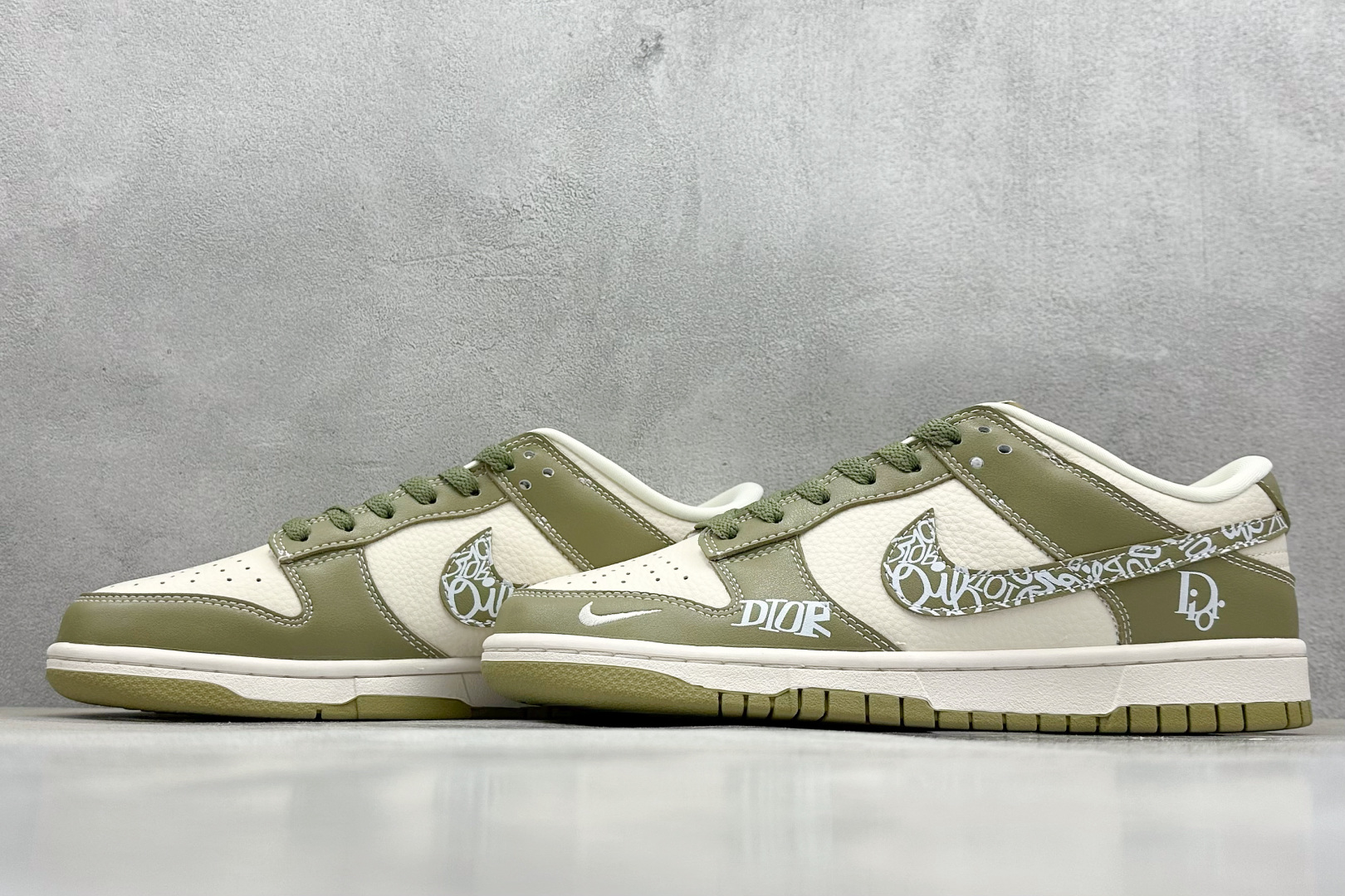  终端放店
XC版 Nike SB Dunk Low 迪奥系列 涂鸦绿勾 周年高端定制 低帮休闲板鞋
