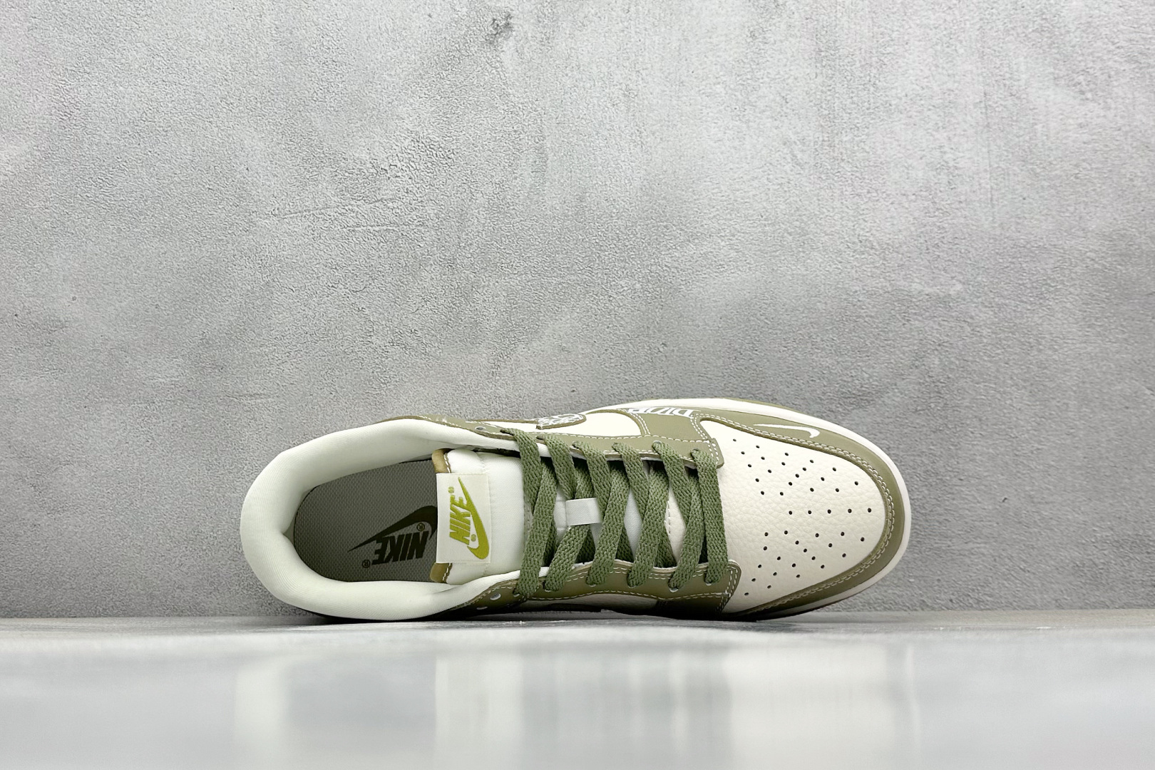  终端放店
XC版 Nike SB Dunk Low 迪奥系列 涂鸦绿勾 周年高端定制 低帮休闲板鞋
