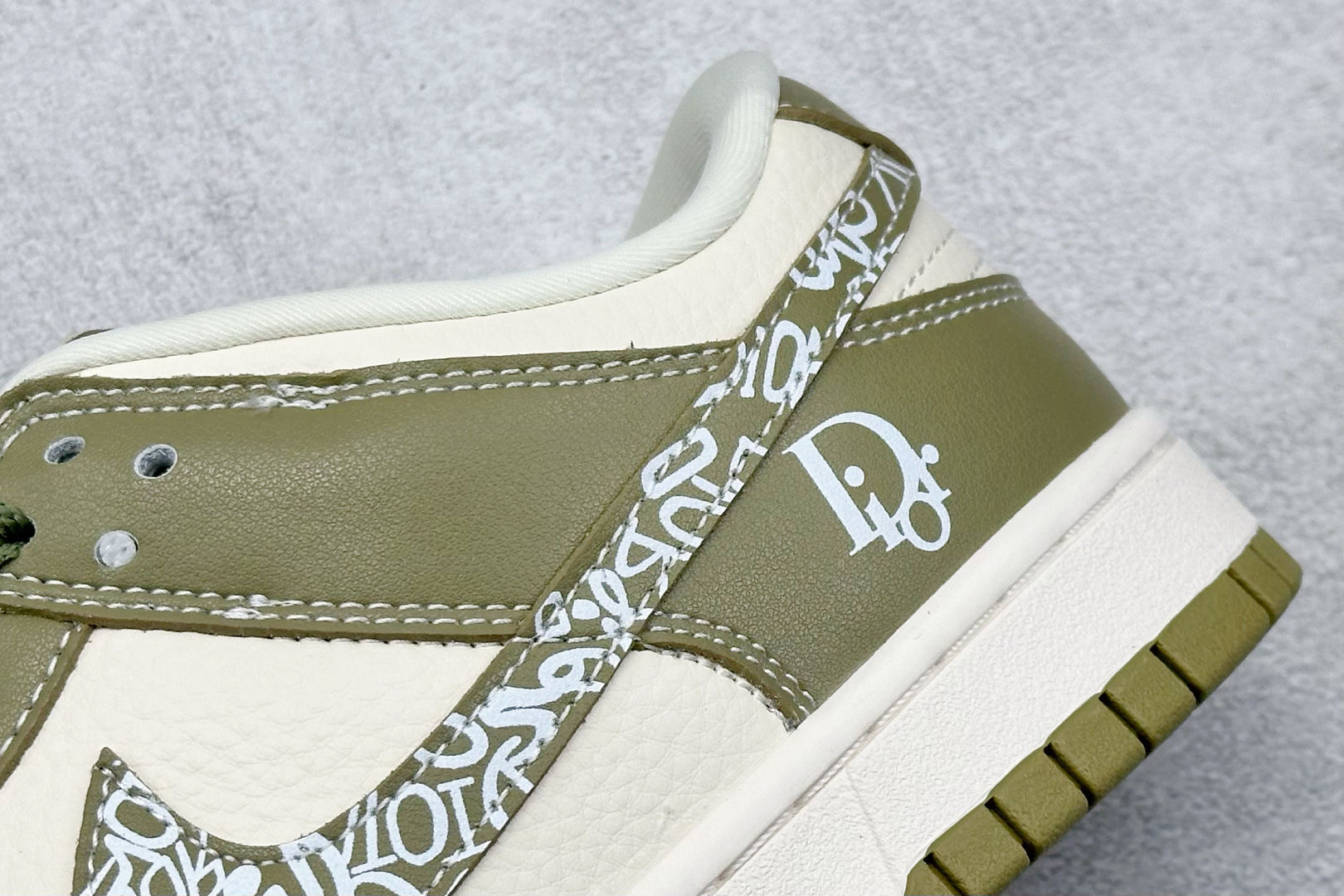  终端放店
XC版 Nike SB Dunk Low 迪奥系列 涂鸦绿勾 周年高端定制 低帮休闲板鞋

