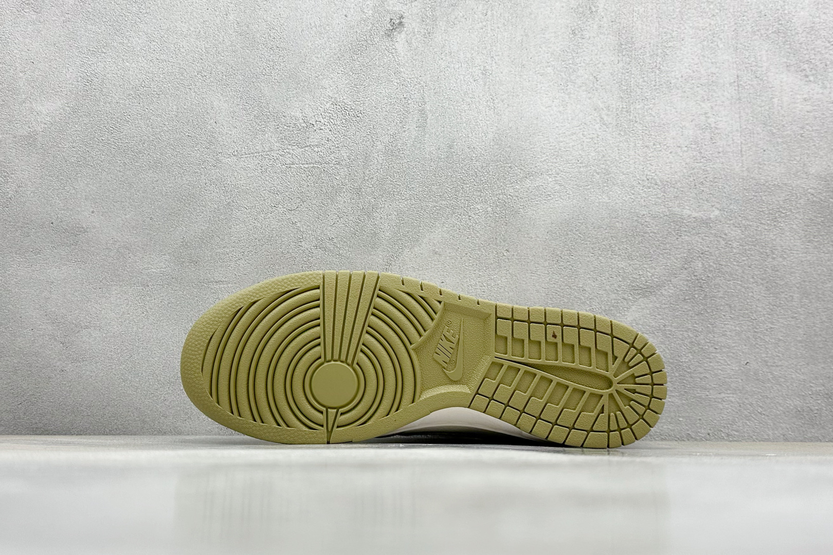  终端放店
XC版 Nike SB Dunk Low 迪奥系列 涂鸦绿勾 周年高端定制 低帮休闲板鞋
