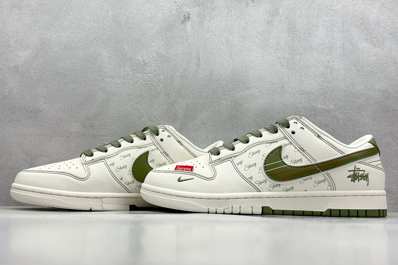  终端放店
XC版 Nike SB Dunk Low 斯图西联名 米绿双拼 周年高端定制 低帮休闲板鞋
