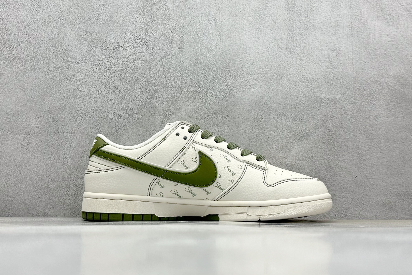  终端放店
XC版 Nike SB Dunk Low 斯图西联名 米绿双拼 周年高端定制 低帮休闲板鞋
