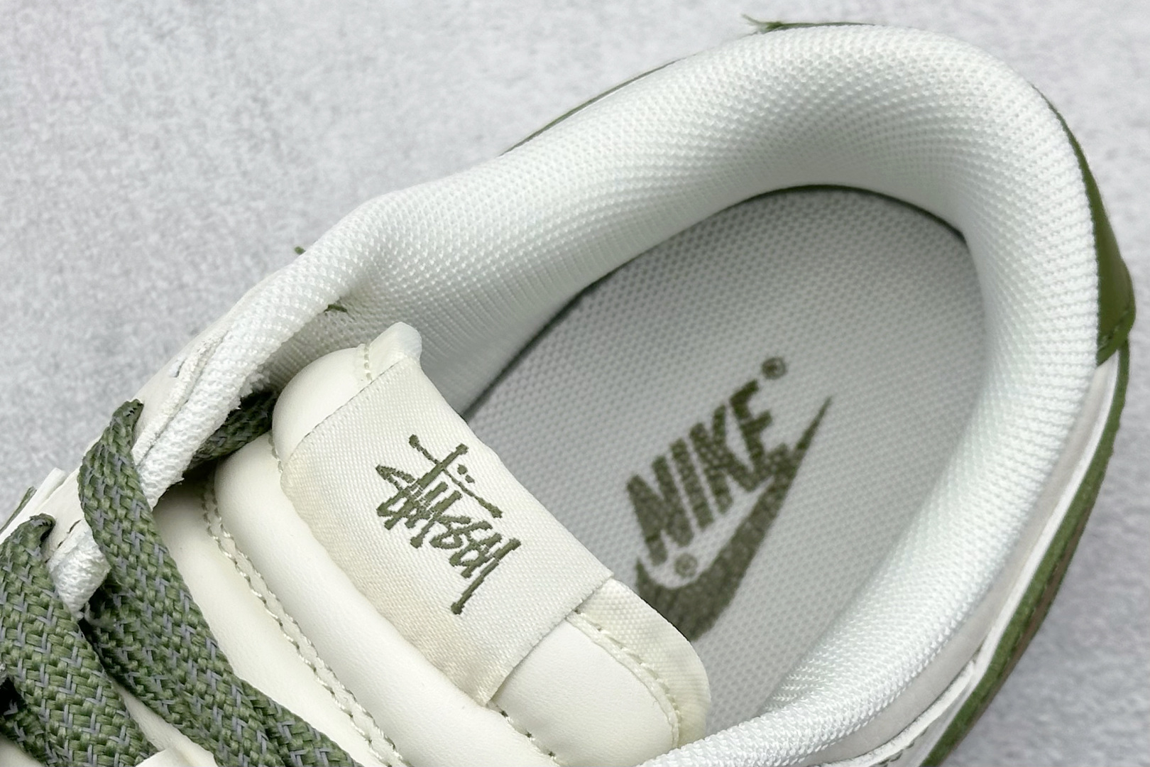 终端放店
XC版 Nike SB Dunk Low 斯图西联名 米绿双拼 周年高端定制 低帮休闲板鞋
