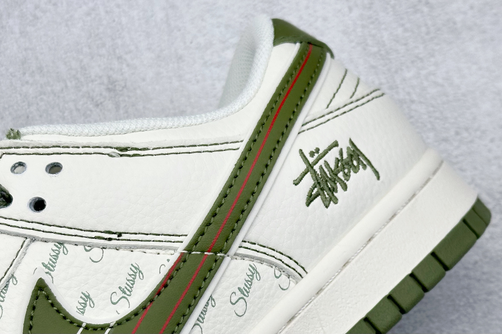  终端放店
XC版 Nike SB Dunk Low 斯图西联名 米绿双拼 周年高端定制 低帮休闲板鞋
