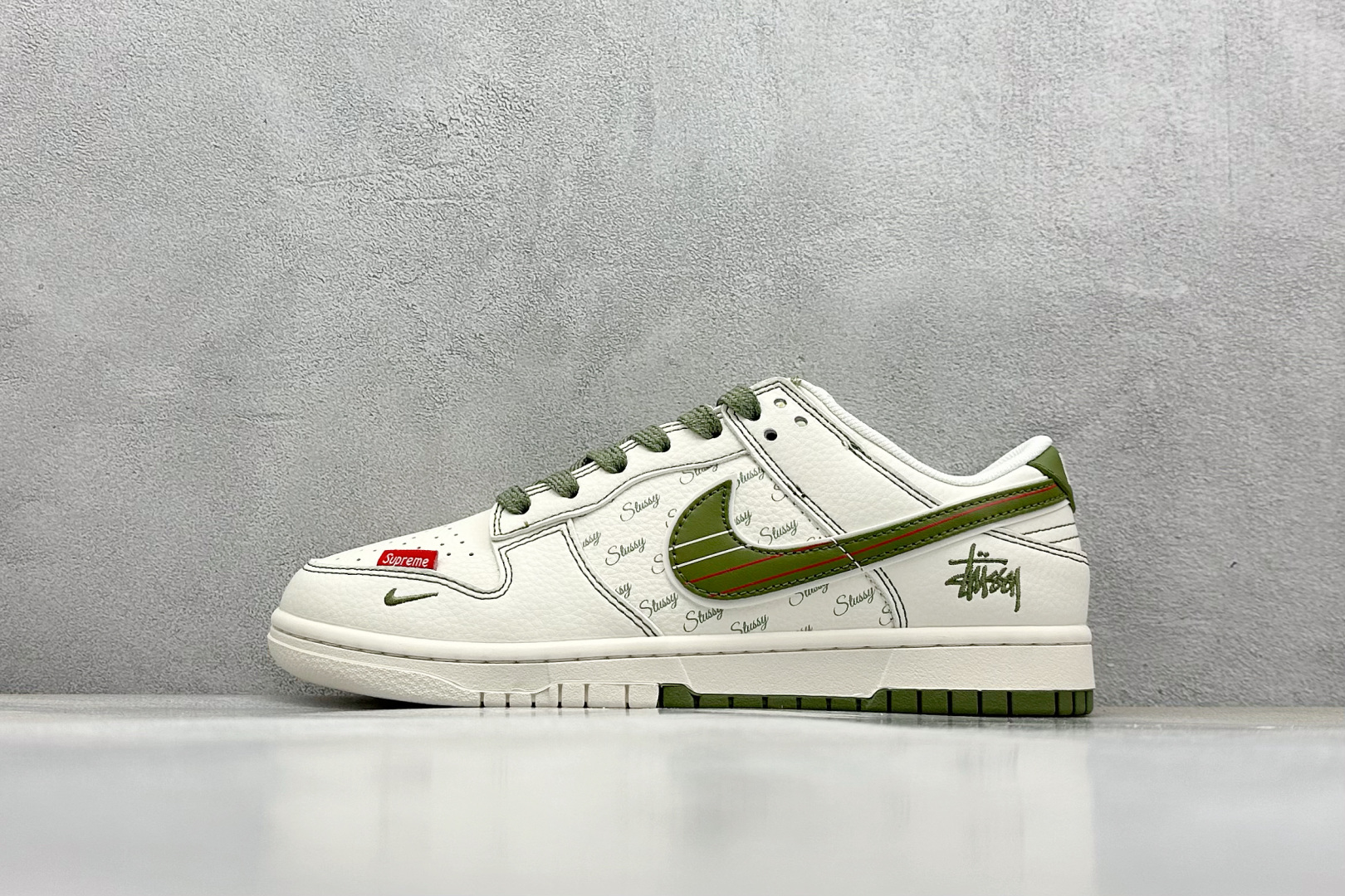  终端放店
XC版 Nike SB Dunk Low 斯图西联名 米绿双拼 周年高端定制 低帮休闲板鞋
