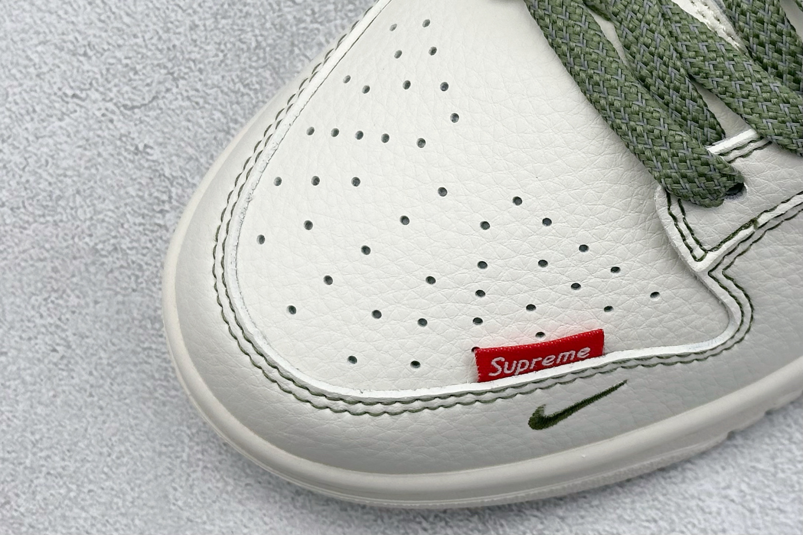  终端放店
XC版 Nike SB Dunk Low 斯图西联名 米绿双拼 周年高端定制 低帮休闲板鞋
