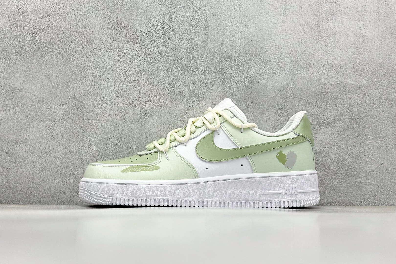  
Nike Air Force 1 Low 07 小爱心 绿白绑带
原楦头原纸板 打造纯正低帮空军版型
