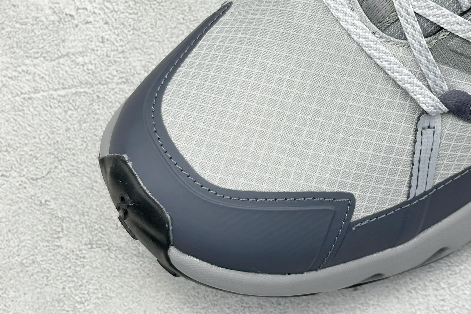  
WK版 On昂跑 Cloudtilt Loewe
户外街头机能风跑步鞋
Cloud Hi Edge户