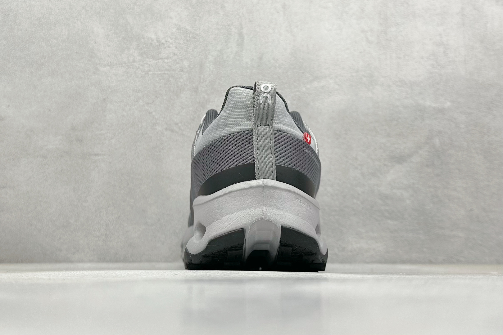  
WK版 On昂跑 Cloudtilt Loewe
户外街头机能风跑步鞋
Cloud Hi Edge户