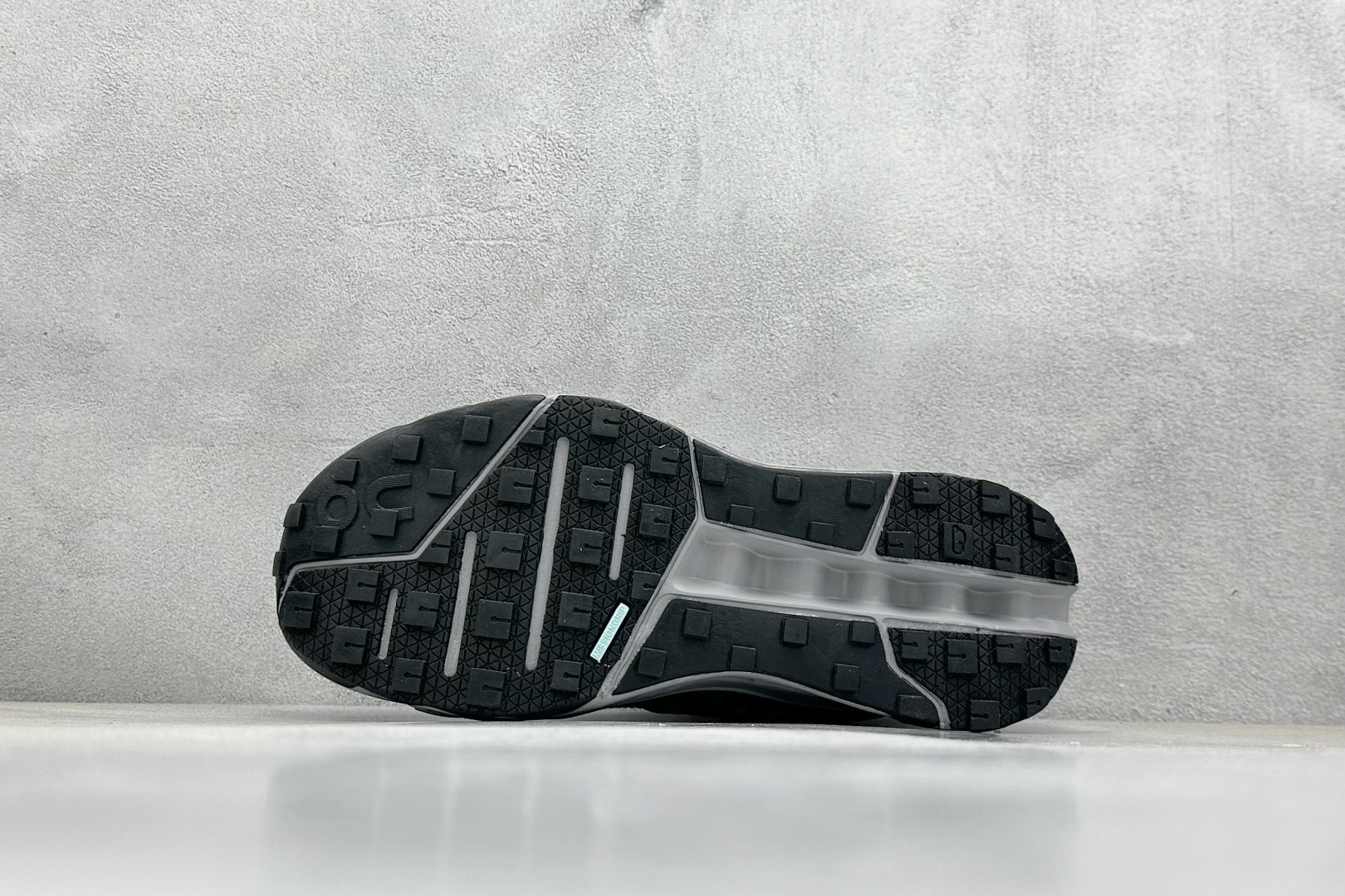  
WK版 On昂跑 Cloudtilt Loewe
户外街头机能风跑步鞋
Cloud Hi Edge户