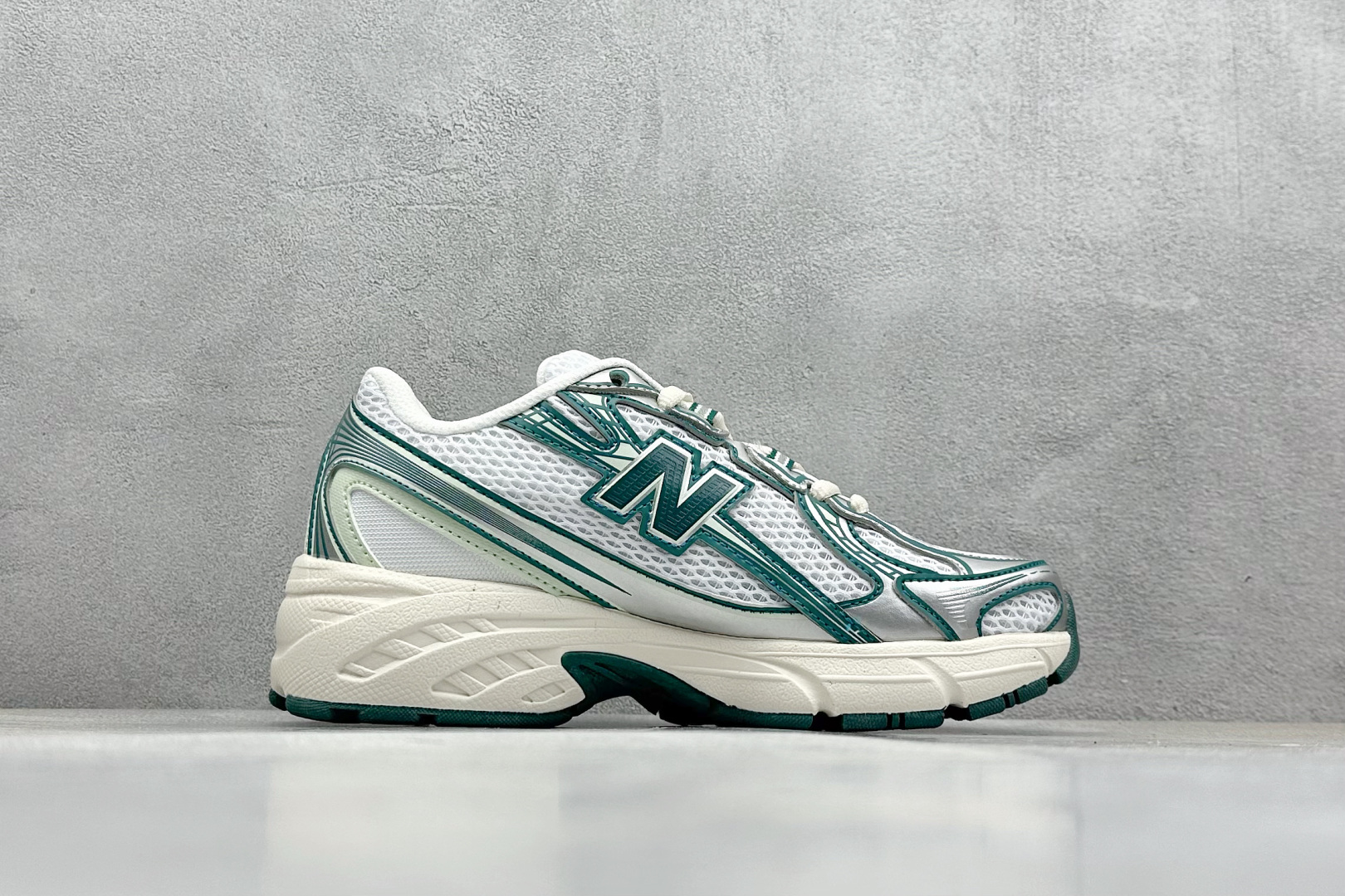  
GW版 New Balance 740系列复古老爹风休闲运动慢跑鞋
#原盒 原吊牌 组合大底 11