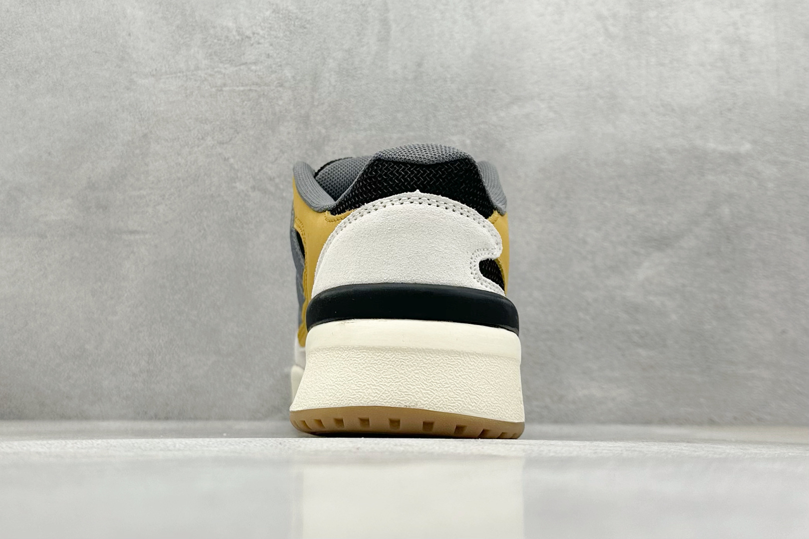  
Adidas originals Forum 2000 CL 三叶草低帮
复古潮流休闲面包鞋 
生生