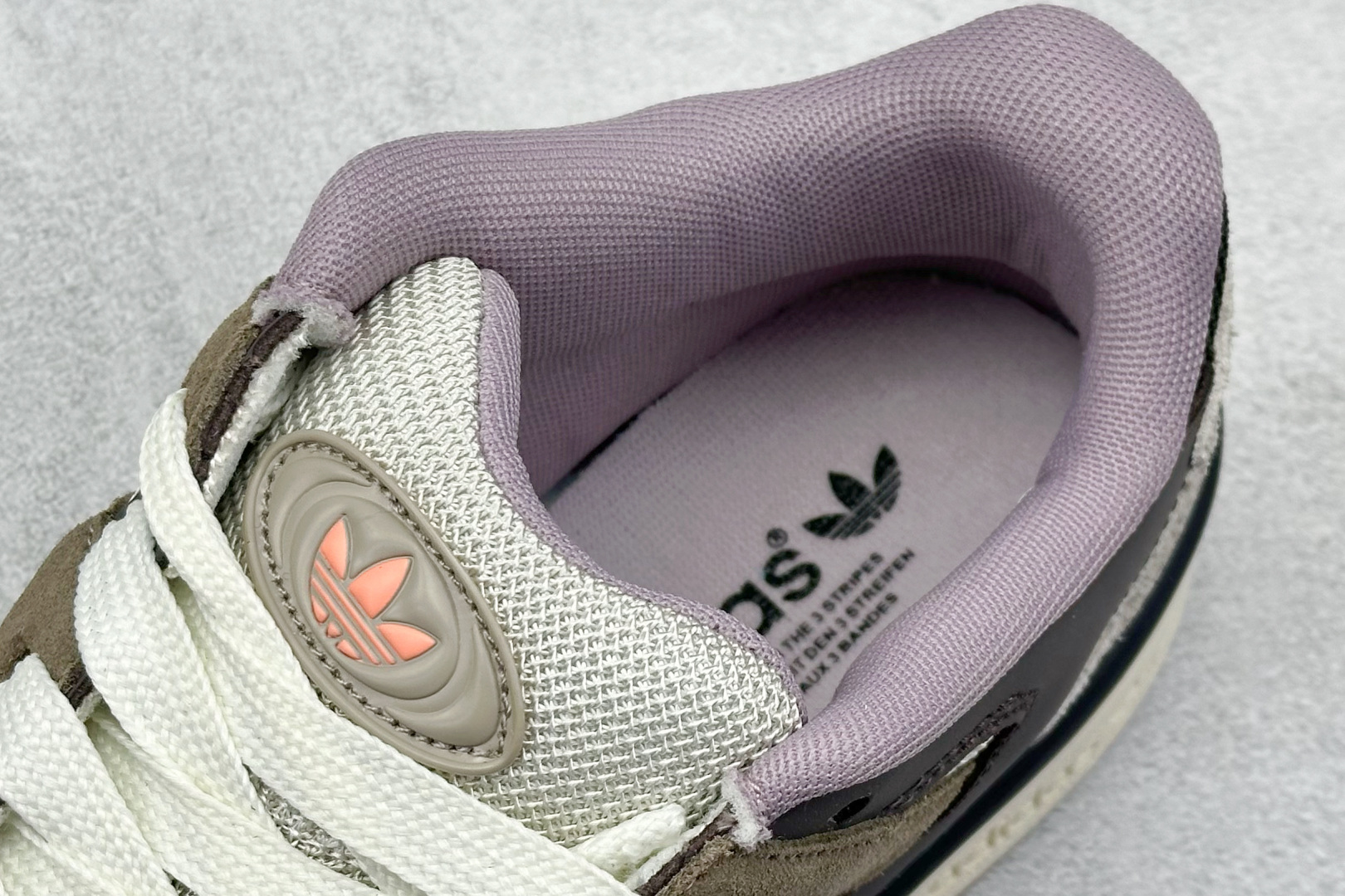  
Adidas originals Forum 2000 CL 三叶草低帮
复古潮流休闲面包鞋 
生生