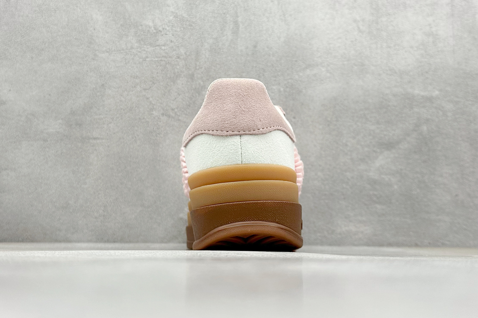  
AD Originals Gazelle Bold  W
三层底低帮耐磨厚底增高板鞋
鞋头出色设计 