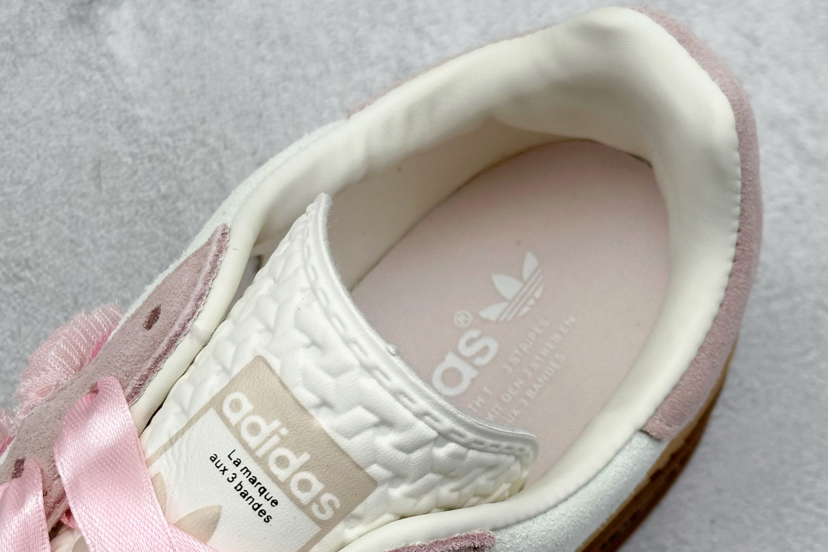  
AD Originals Gazelle Bold  W
三层底低帮耐磨厚底增高板鞋
鞋头出色设计 