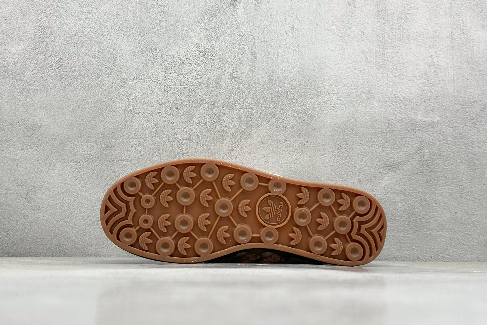  
AD Originals Gazelle Bold  W
三层底低帮耐磨厚底增高板鞋
鞋头出色设计 