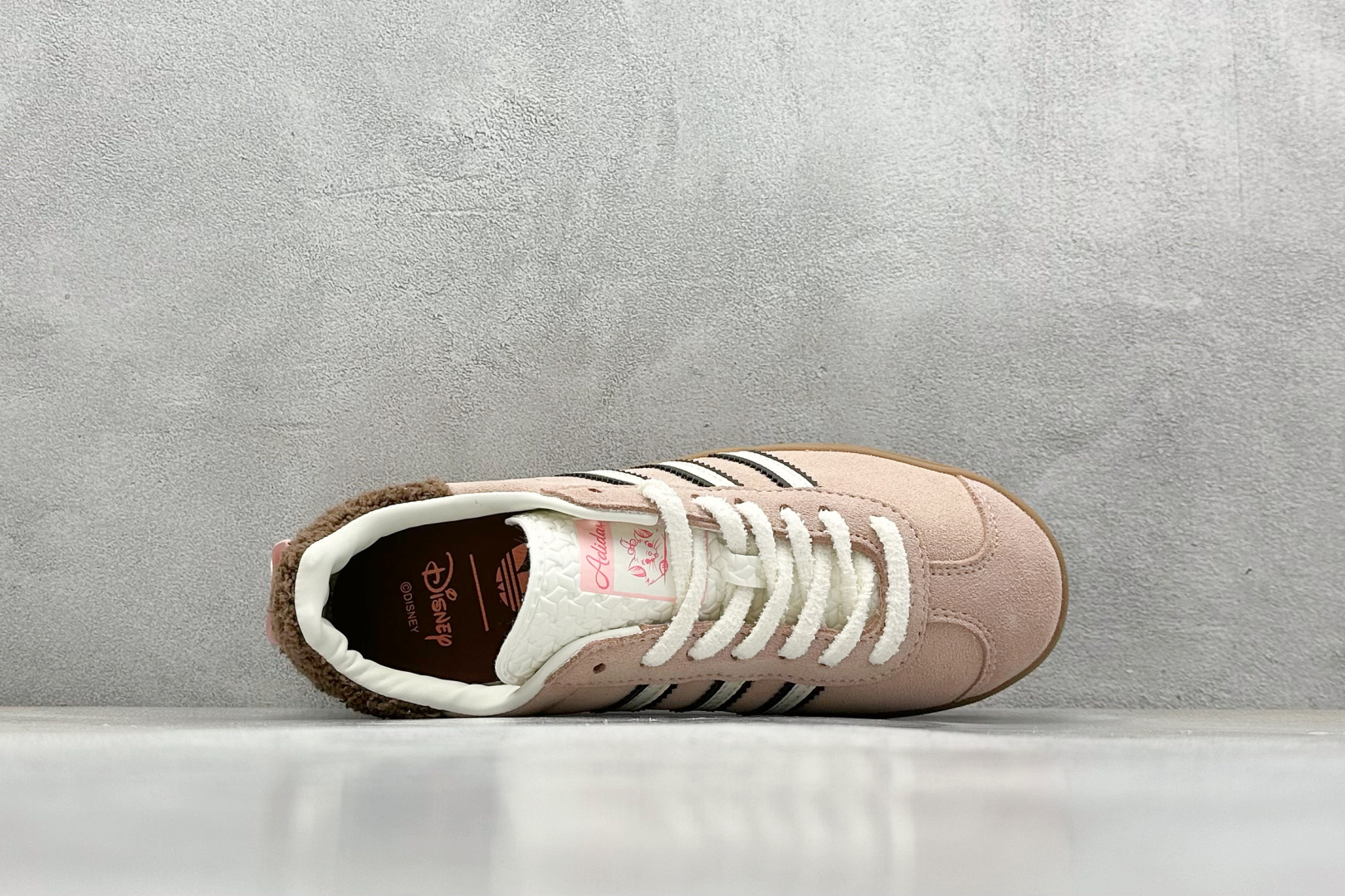  
AD Originals Gazelle Bold  W
三层底低帮耐磨厚底增高板鞋
鞋头出色设计 
