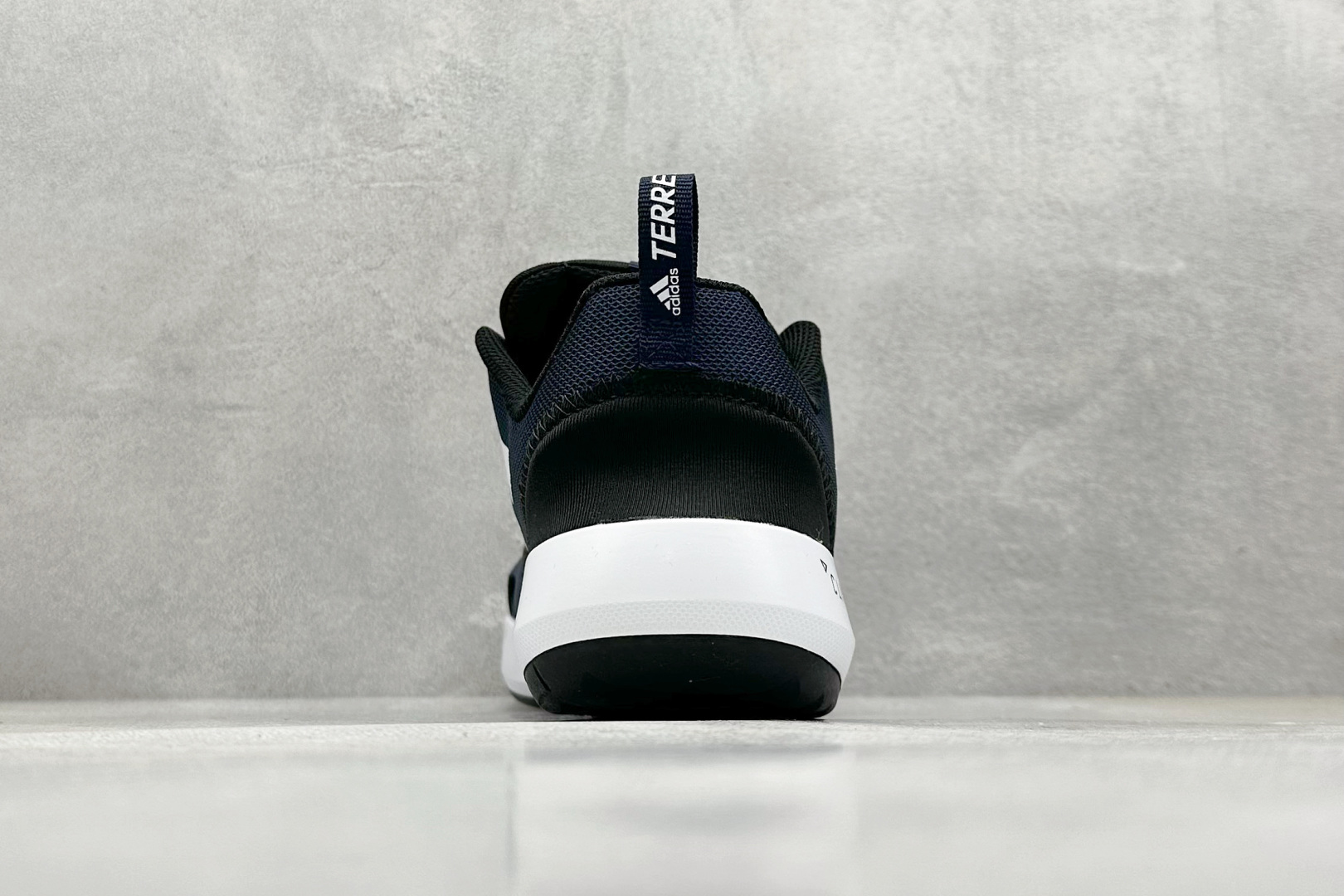  
Adidar Climacool TERREX CC BOAT S.RDY 运动溯溪鞋户外涉水鞋。在