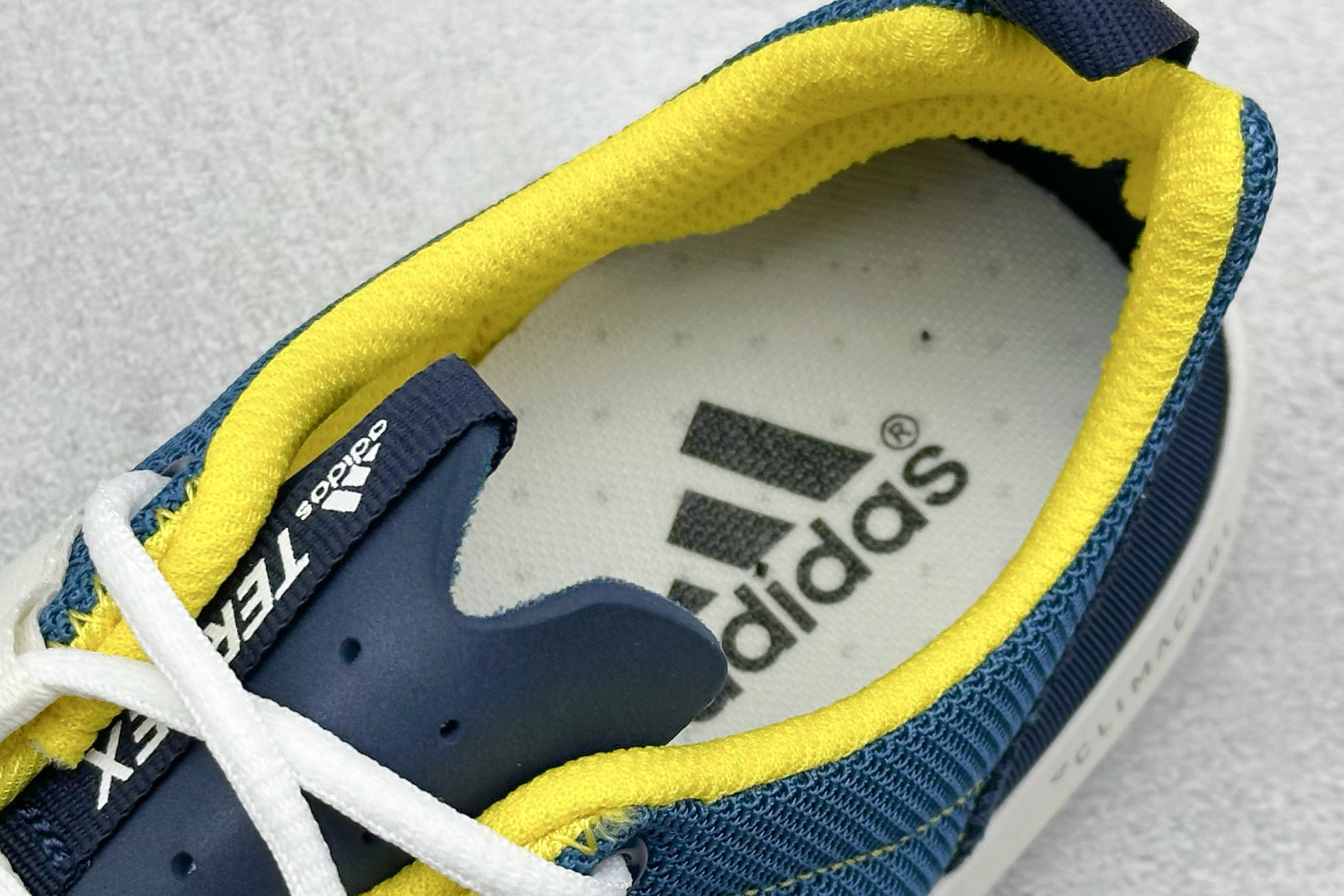  
Adidas Climacool TERREX CC BOAT  运动溯溪鞋户外涉水鞋 

货号：B