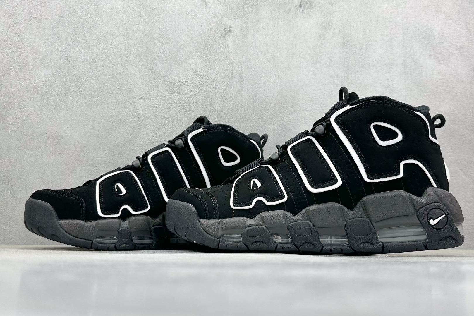  
NK Air More Uptempo ’96 OG 皮蓬大AIR复古篮球鞋
以流行于街头的涂鸦文化