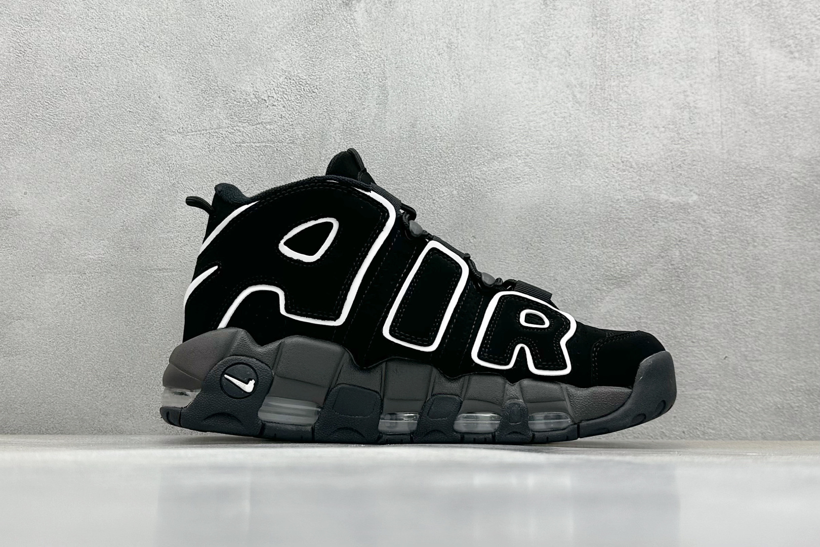  
NK Air More Uptempo ’96 OG 皮蓬大AIR复古篮球鞋
以流行于街头的涂鸦文化