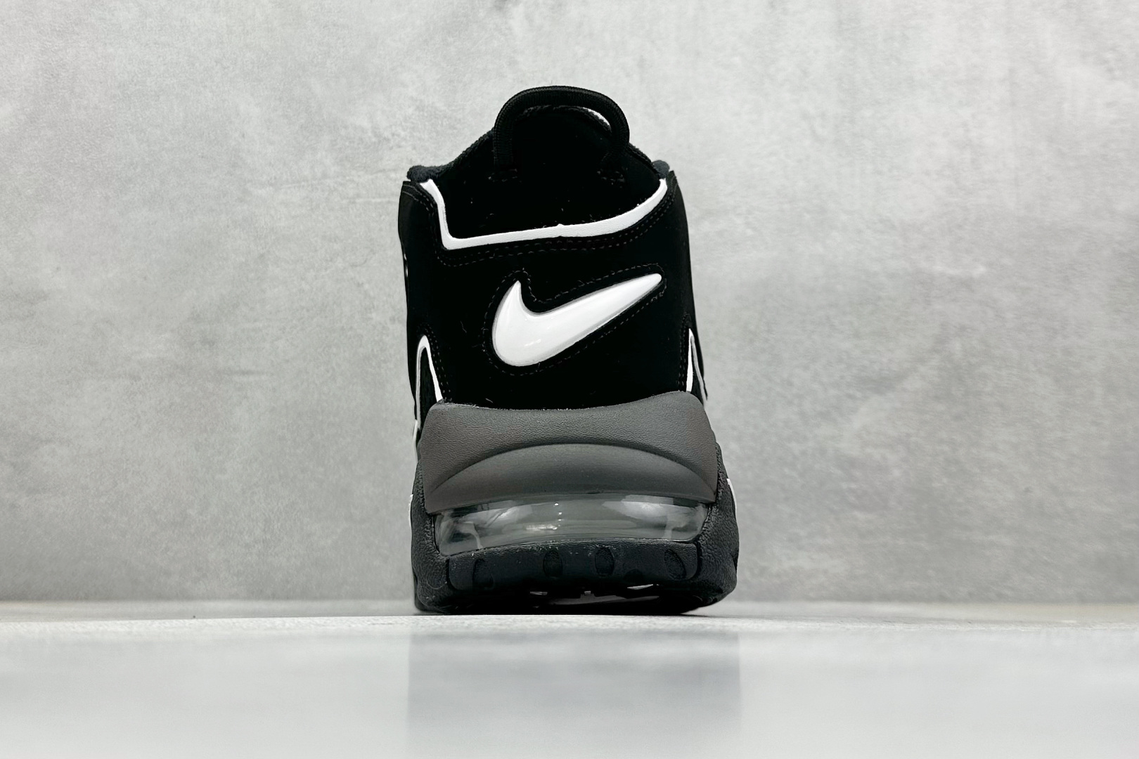  
NK Air More Uptempo ’96 OG 皮蓬大AIR复古篮球鞋
以流行于街头的涂鸦文化