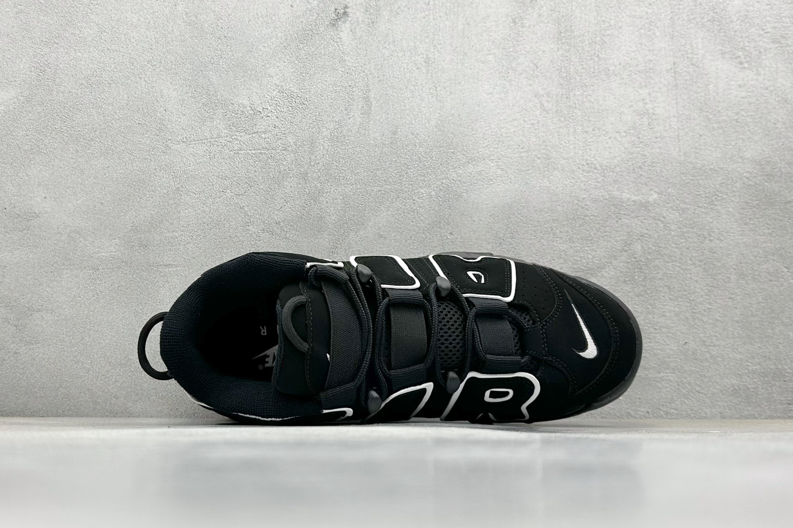  
NK Air More Uptempo ’96 OG 皮蓬大AIR复古篮球鞋
以流行于街头的涂鸦文化