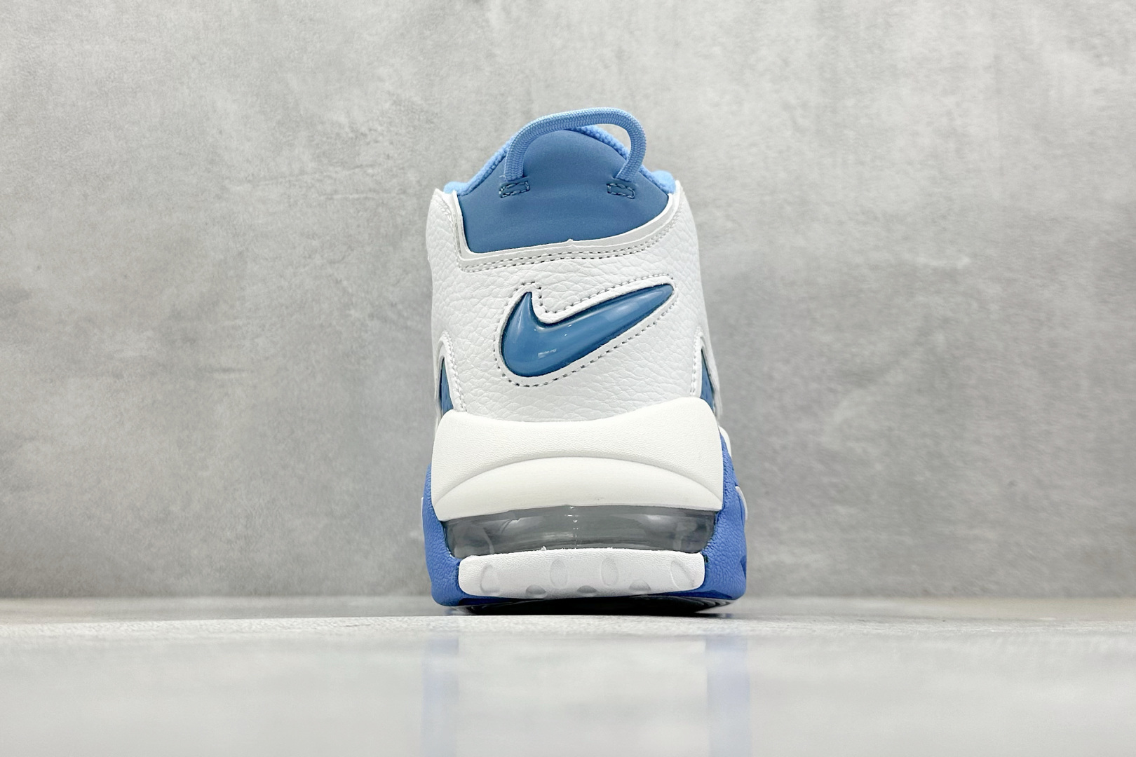  
NK Air More Uptempo ’96 OG 皮蓬大AIR复古篮球鞋
以流行于街头的涂鸦文化