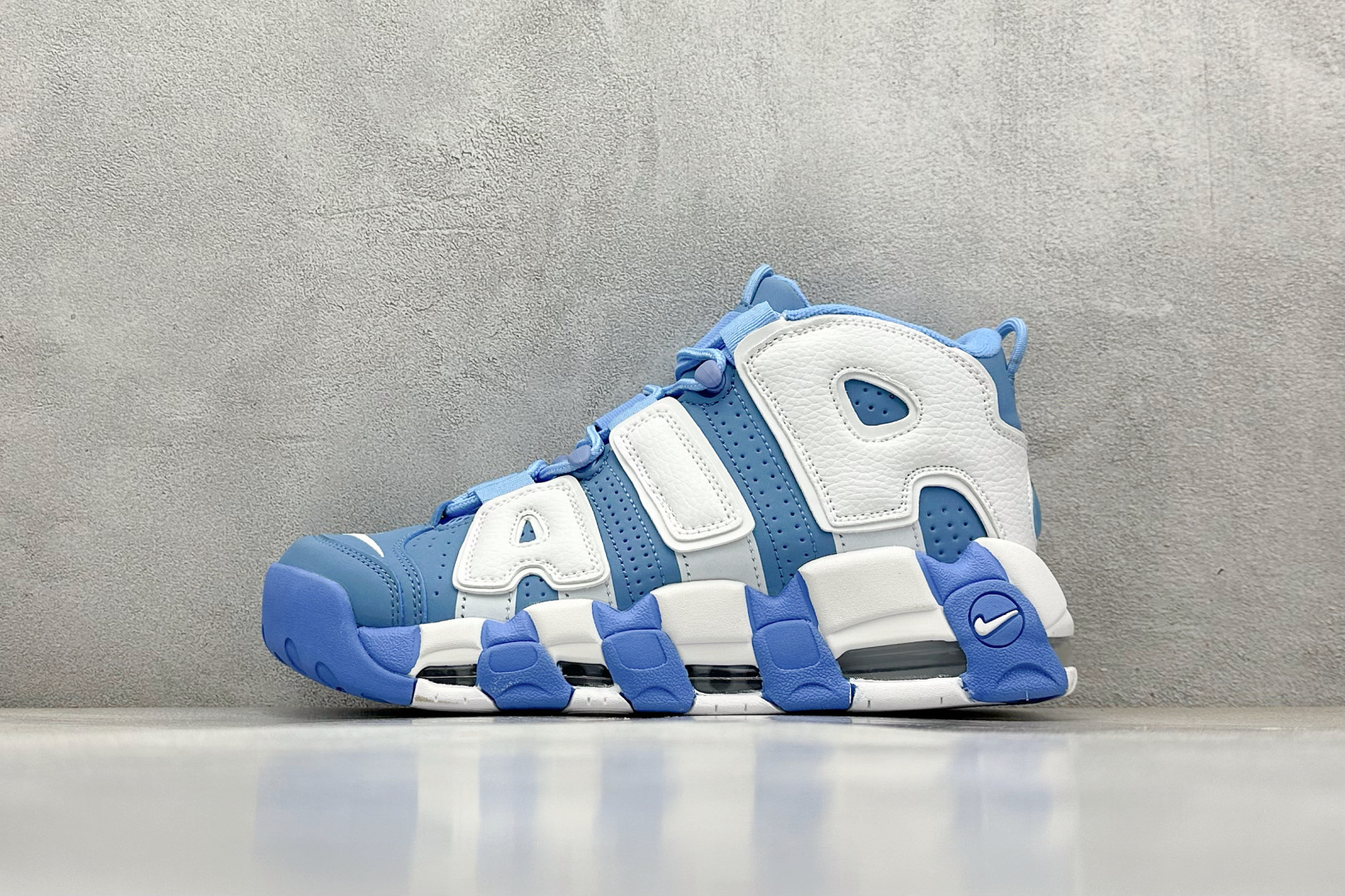  
NK Air More Uptempo ’96 OG 皮蓬大AIR复古篮球鞋
以流行于街头的涂鸦文化
