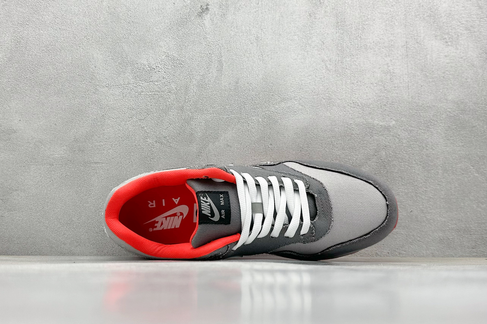  
Nike Air Max 1 耐克半掌气垫复古跑步鞋 

货号：BV1977-011
尺码：36 
