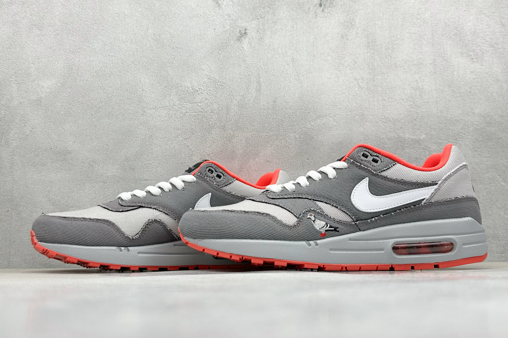  
Nike Air Max 1 耐克半掌气垫复古跑步鞋 

货号：BV1977-011
尺码：36 