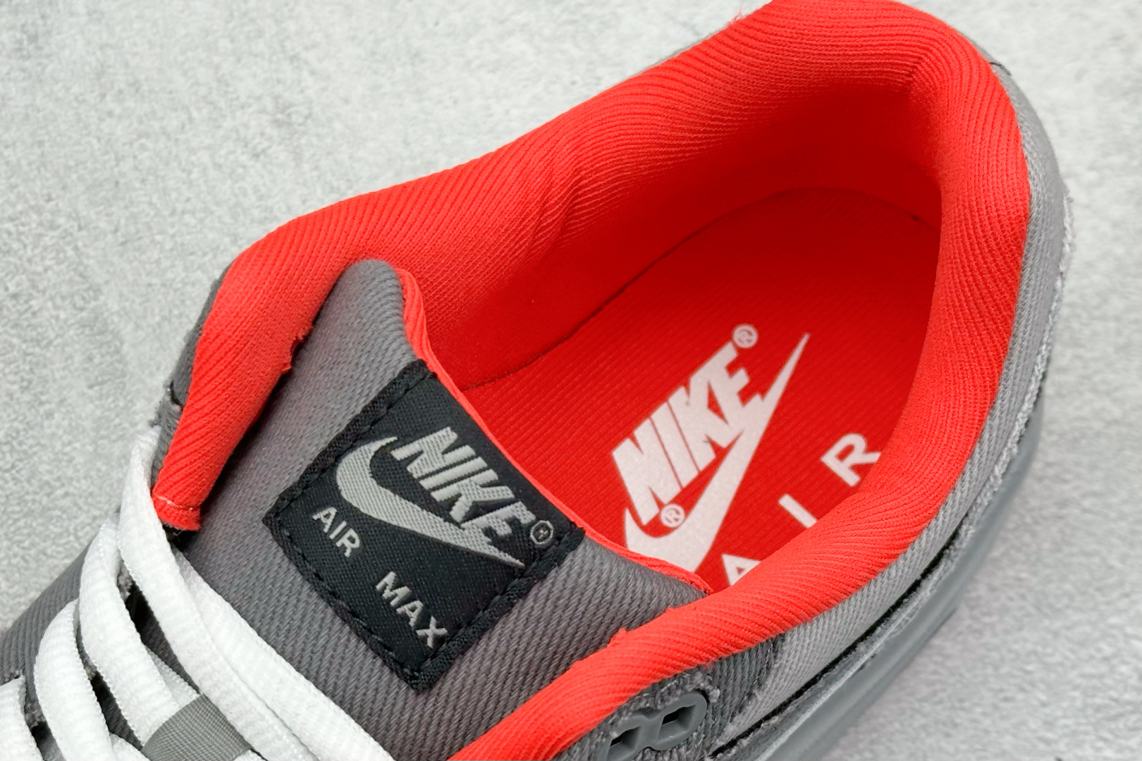  
Nike Air Max 1 耐克半掌气垫复古跑步鞋 

货号：BV1977-011
尺码：36 
