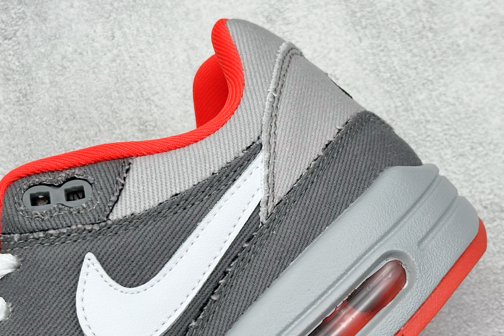  
Nike Air Max 1 耐克半掌气垫复古跑步鞋 

货号：BV1977-011
尺码：36 