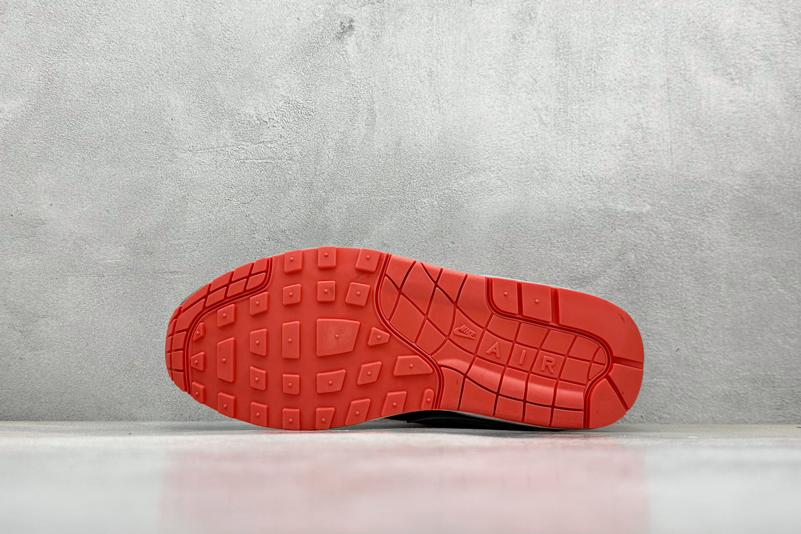  
Nike Air Max 1 耐克半掌气垫复古跑步鞋 

货号：BV1977-011
尺码：36 