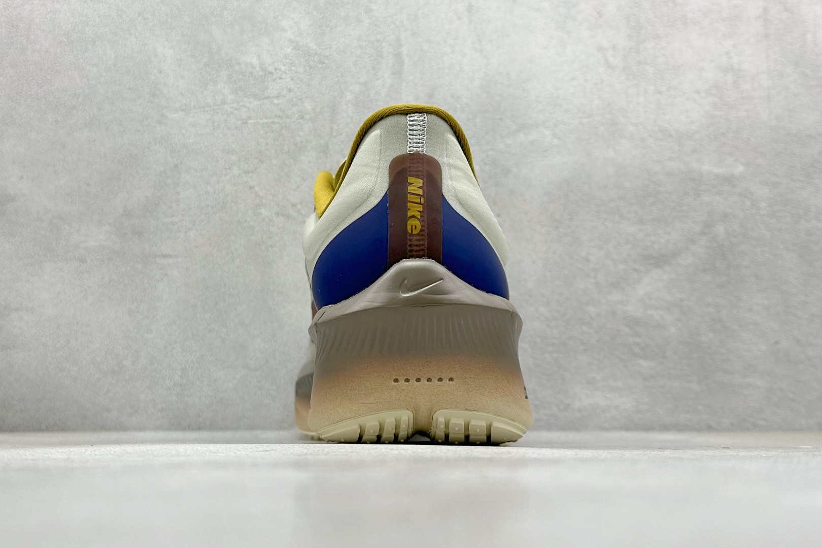  
Nk Zoom Fly 6 耐克超弹轻盈跑步鞋
#鞋款搭载 Flyknit 材料 打造出众弹性 易