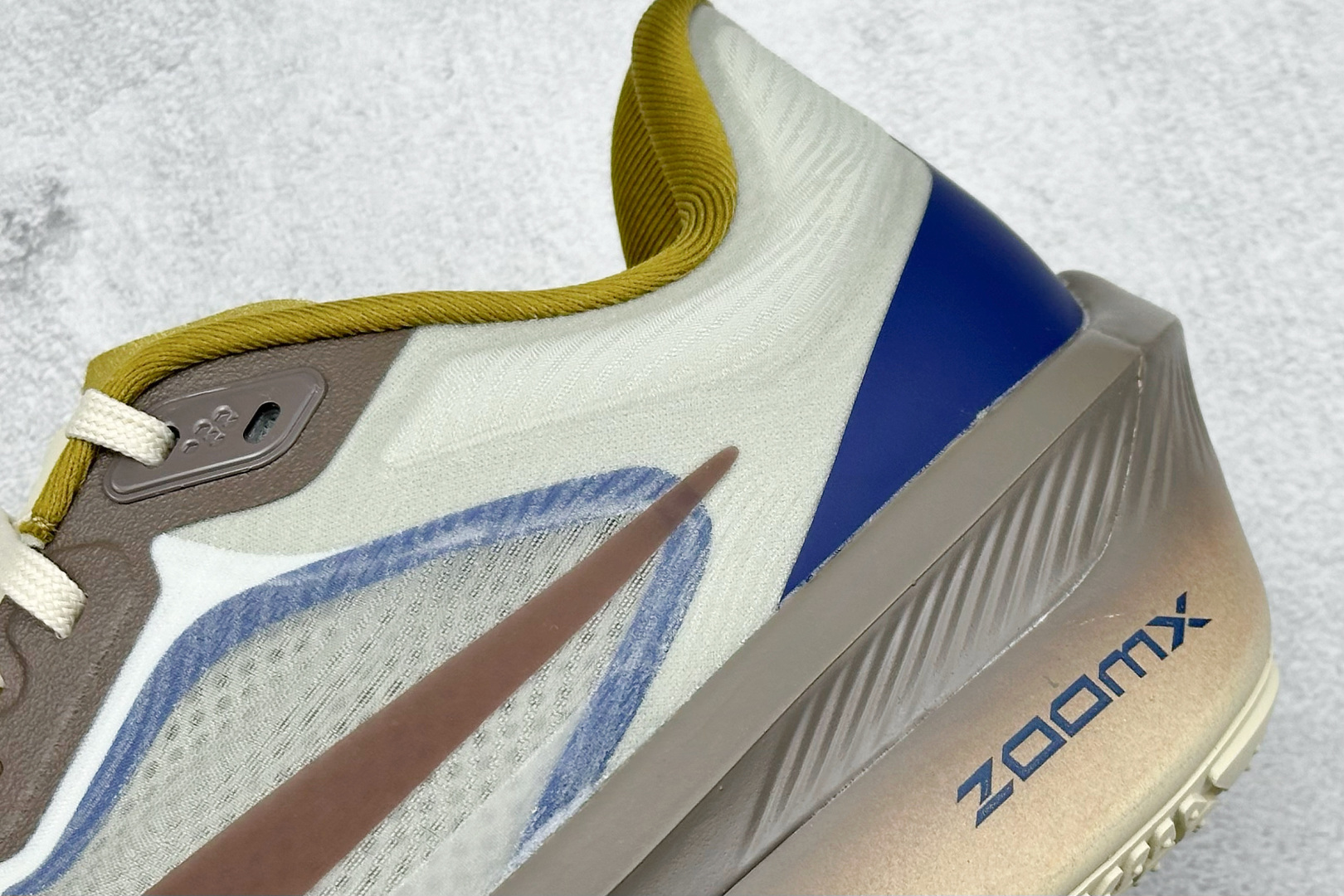  
Nk Zoom Fly 6 耐克超弹轻盈跑步鞋
#鞋款搭载 Flyknit 材料 打造出众弹性 易