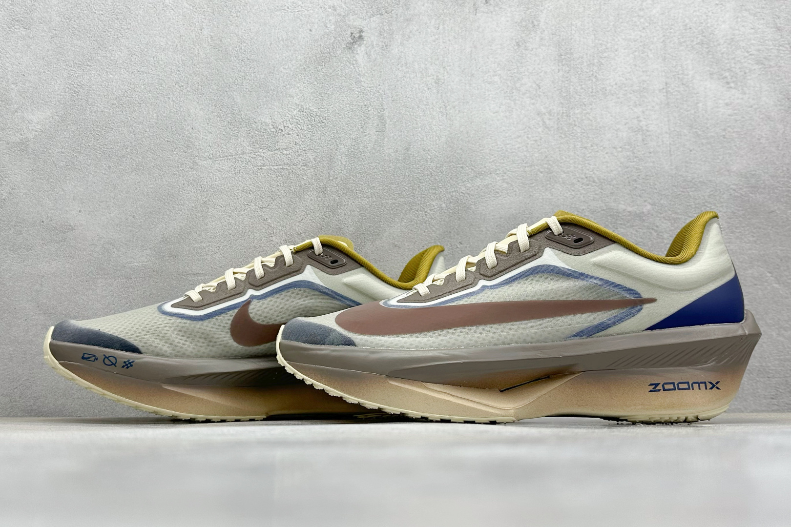  
Nk Zoom Fly 6 耐克超弹轻盈跑步鞋
#鞋款搭载 Flyknit 材料 打造出众弹性 易