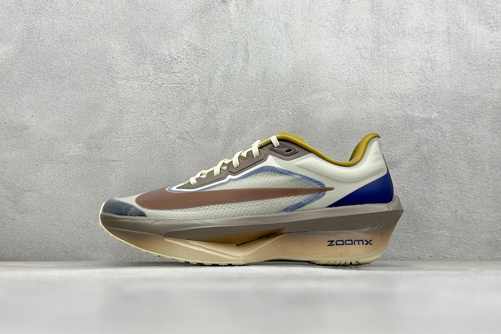  
Nk Zoom Fly 6 耐克超弹轻盈跑步鞋
#鞋款搭载 Flyknit 材料 打造出众弹性 易