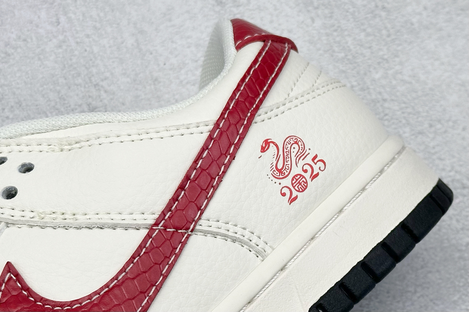  
NIKE SB Dunk Low 蛇年限定 米白红小钩
公司级出品 极力推荐
原装头层材料 独家版型