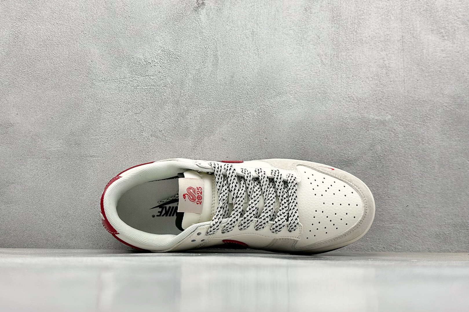  
NIKE SB Dunk Low 蛇年限定 米白红小钩
公司级出品 极力推荐
原装头层材料 独家版型