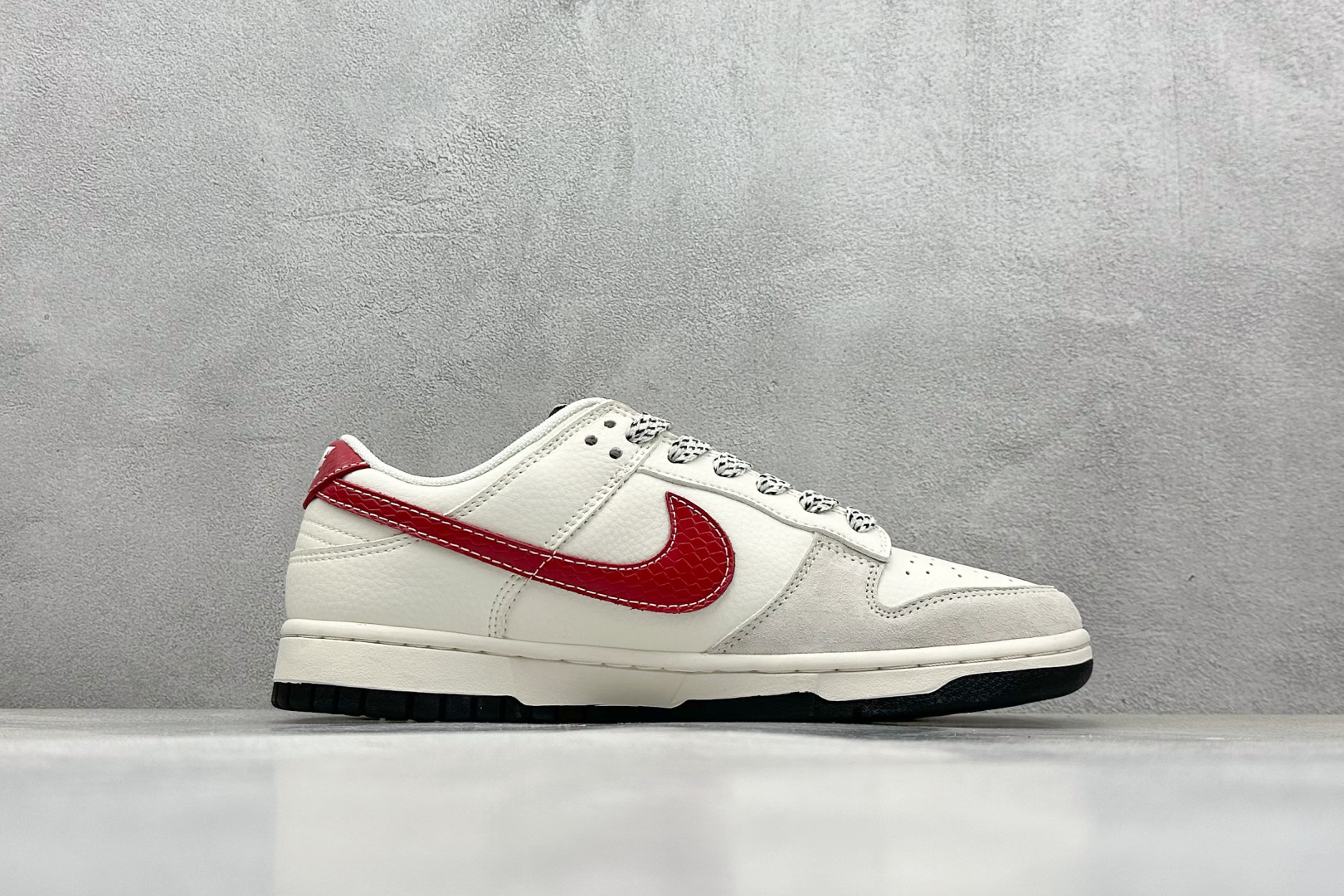  
NIKE SB Dunk Low 蛇年限定 米白红小钩
公司级出品 极力推荐
原装头层材料 独家版型
