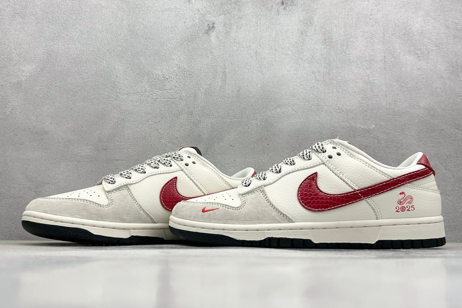  
NIKE SB Dunk Low 蛇年限定 米白红小钩
公司级出品 极力推荐
原装头层材料 独家版型